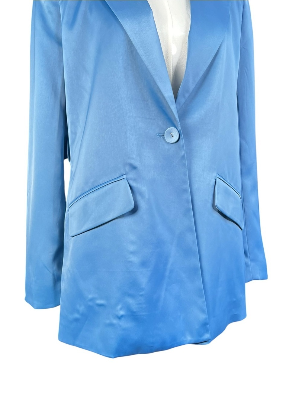 House of Harlo 1960 Satin Boyfriend Blazer in Sky Blue Size XS - Picture 4 of 10